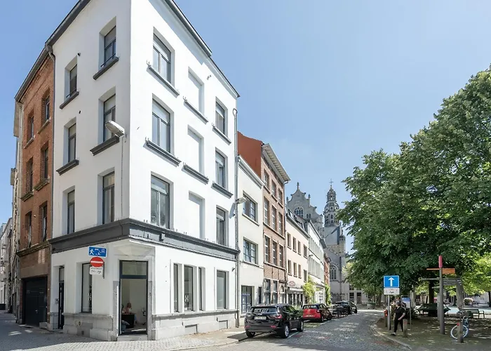 Light Modern Apartment In The Heart Of Antwerp