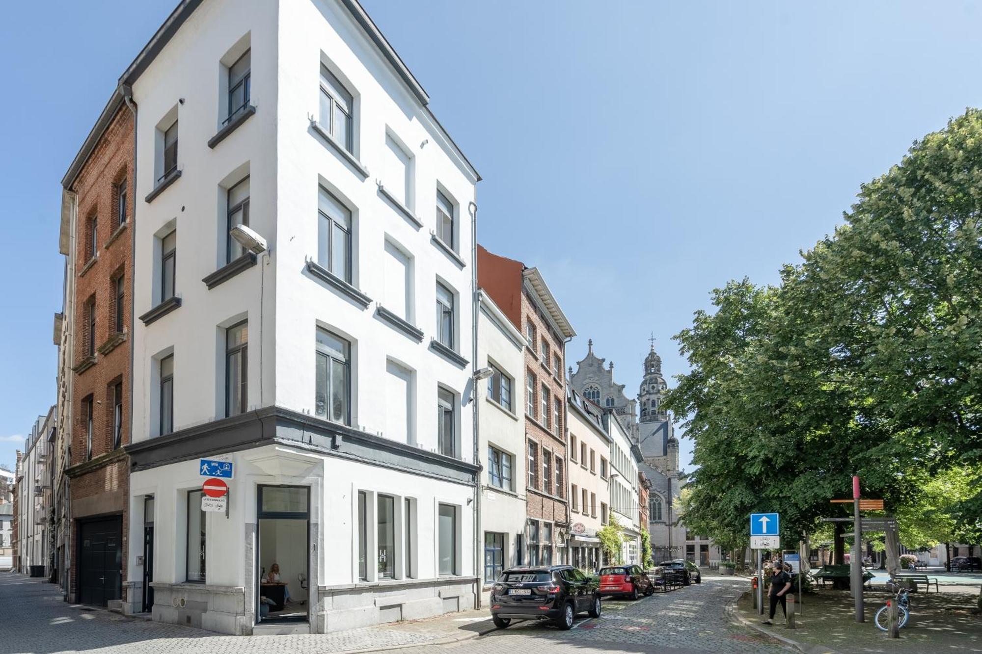 Light Modern In The Heart Of Apartment